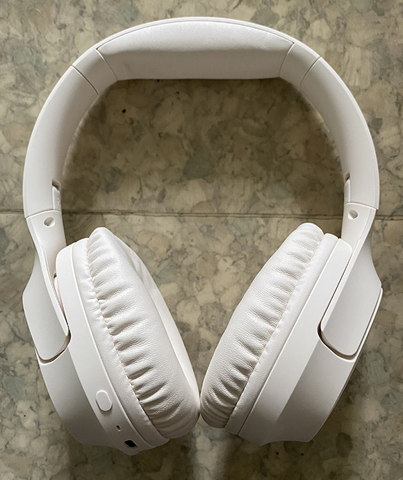 헤드셋을 펼친 모양